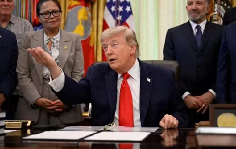 美国不是打不过伊朗，是不敢跟伊朗耗，因为中俄在背后盯着，美国哪敢全力出击？40多