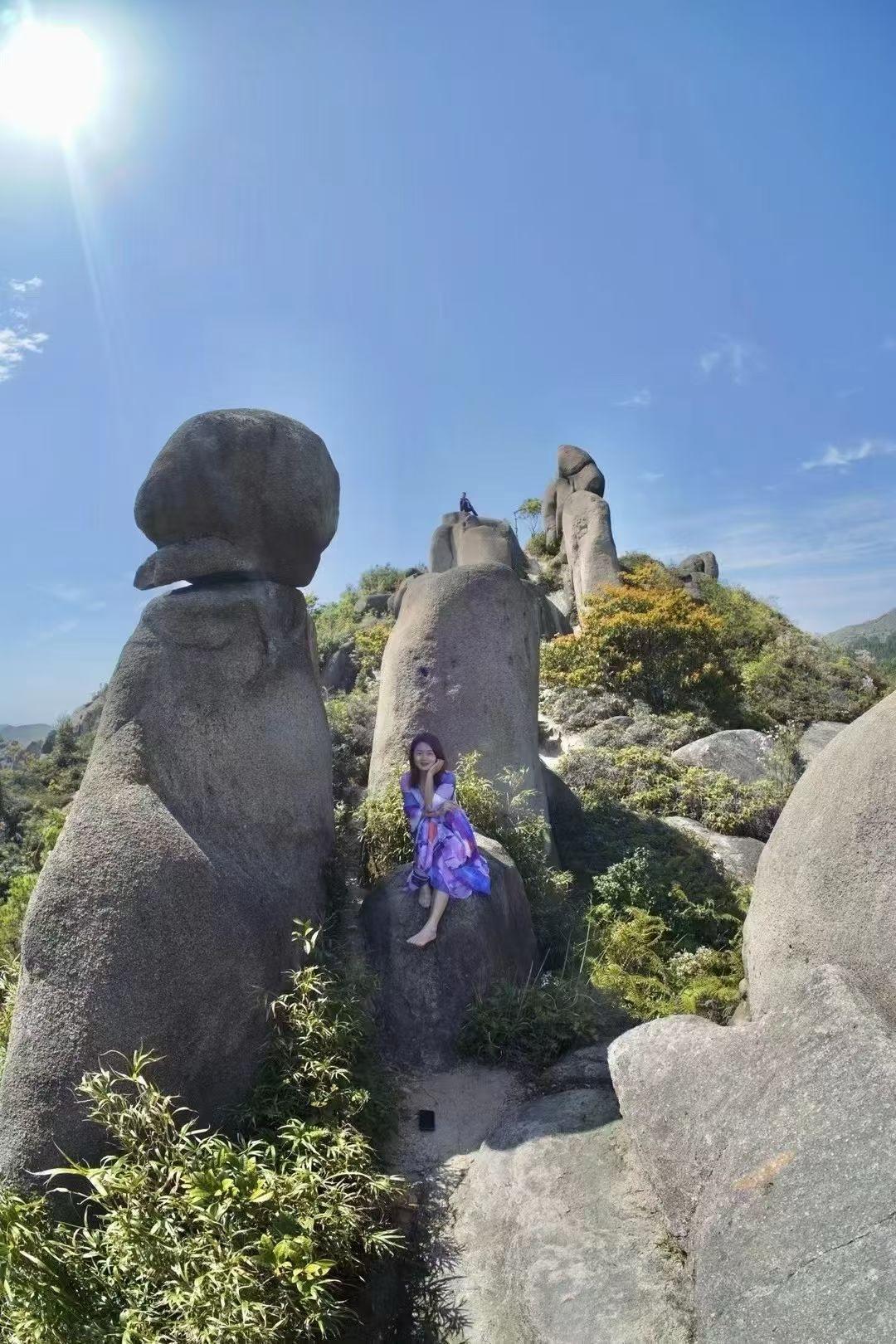 导航盘云谷，半小时到鹊桥。田螺背不用硬冲顶，一汪碧色水库照样收进眼底。恐高也能走