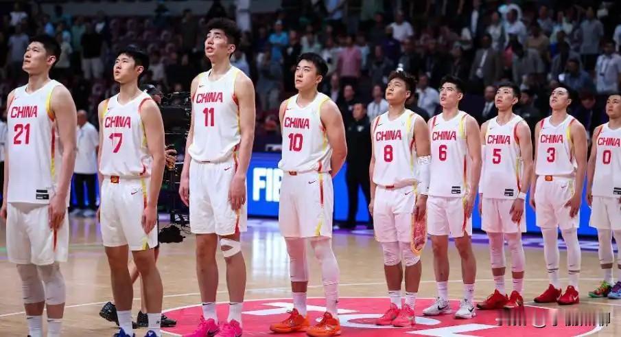 不得不吐槽一下中国篮球了！

晚上吃过饭，老公早早的坐在电视机前，等着看中国男篮