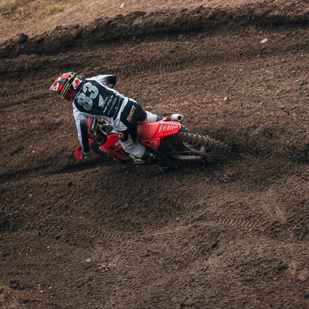 今年MXGP瑞典大奖赛格外值得关注新生代车手。年轻车手体能充沛，敢冲敢超，只是缺