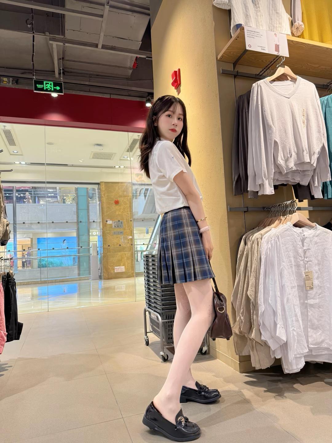 今天好看吗优雅自信穿搭分享 中式穿搭为何备受青睐 女生一般喜欢穿哪种类型的袜子?