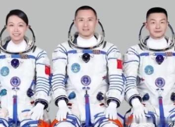 官宣3人飞天2人登月，有人说这次登月是弯道超车美国，其实理解错了
 
刷到载人登