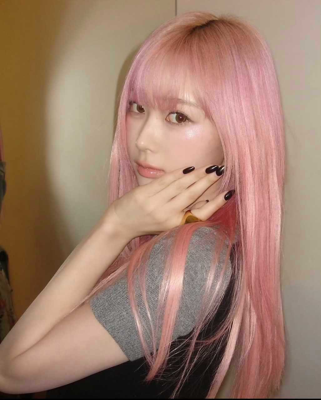 宝宝们求推荐能染出这个效果以及剪发剪的好的理发店 最好是女tony！非常感谢 