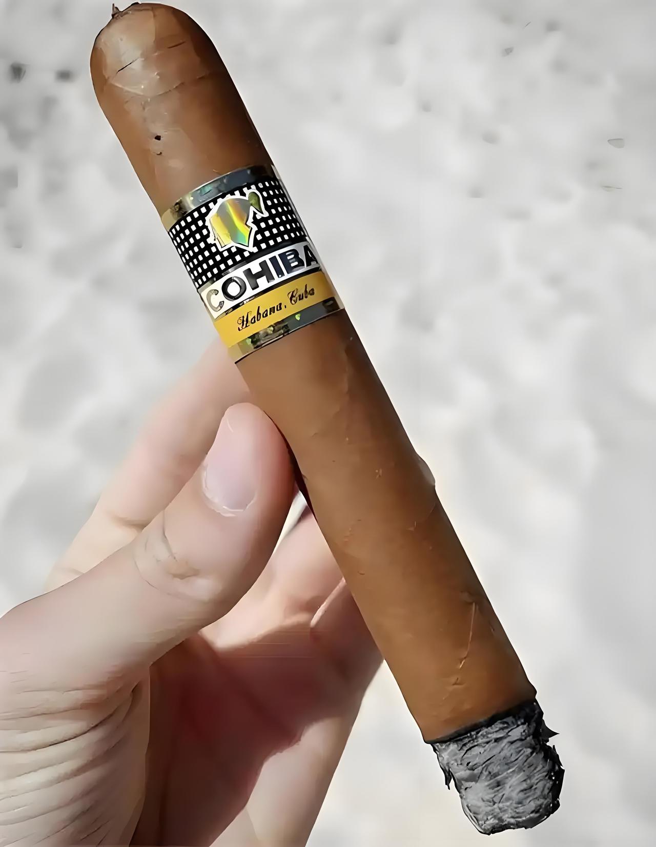 中秋佳节，高中时的李同学回来看望父母，他一直在广州从事公路工程相关工作。我约了七