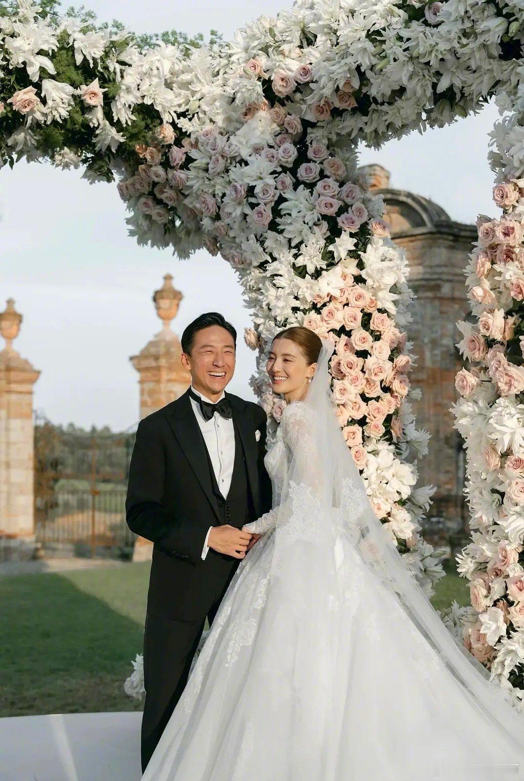 女明星们的婚纱照果然是女明星们，婚纱照真的好好看啊～内娱女明星们的婚纱照奚梦瑶戴