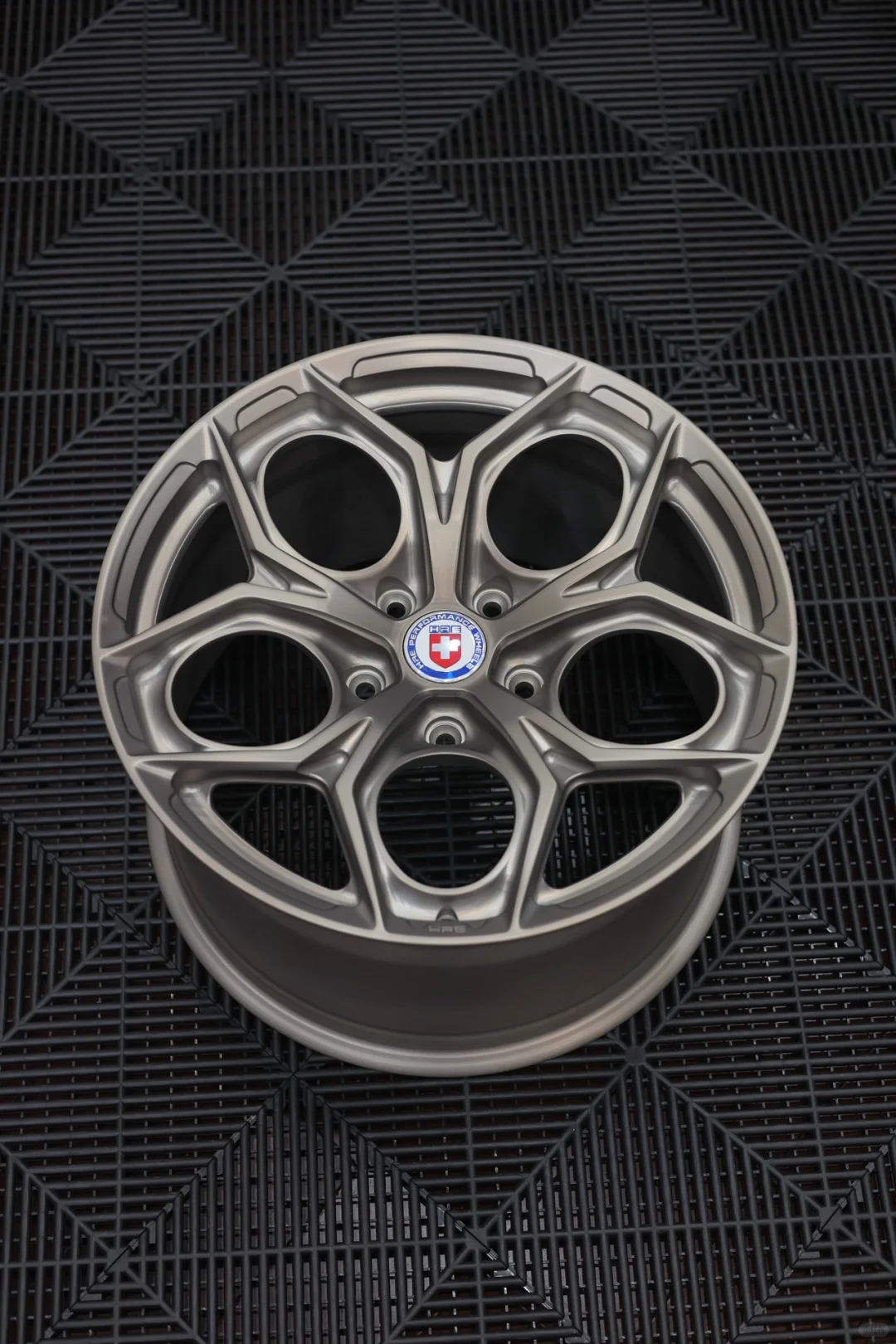 宝马M2C轮毂定制升级 HRE 哑光古铜色