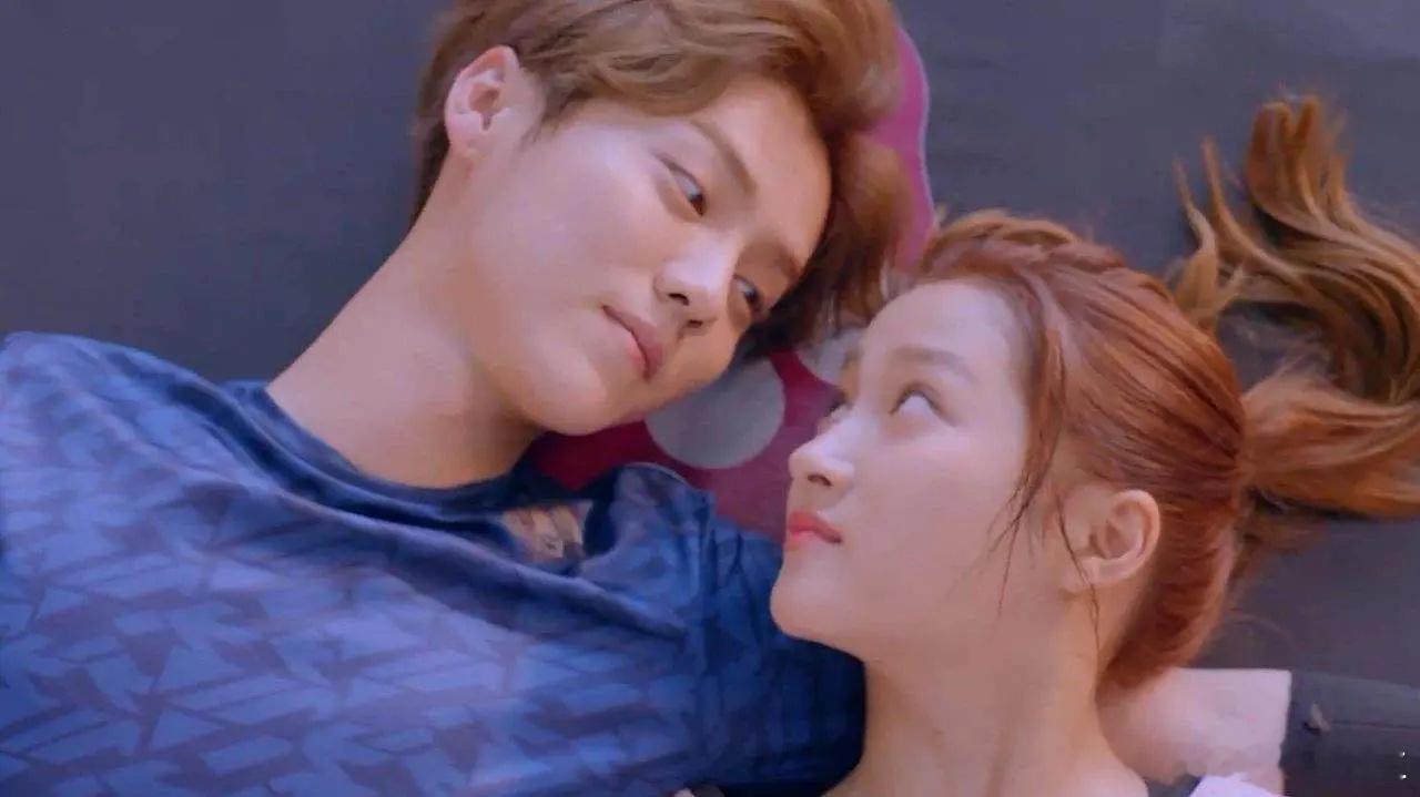 突然发现关晓彤和鹿晗已经相恋七年了，所谓七年之痒，一起能走七年的恋人可真心不容易