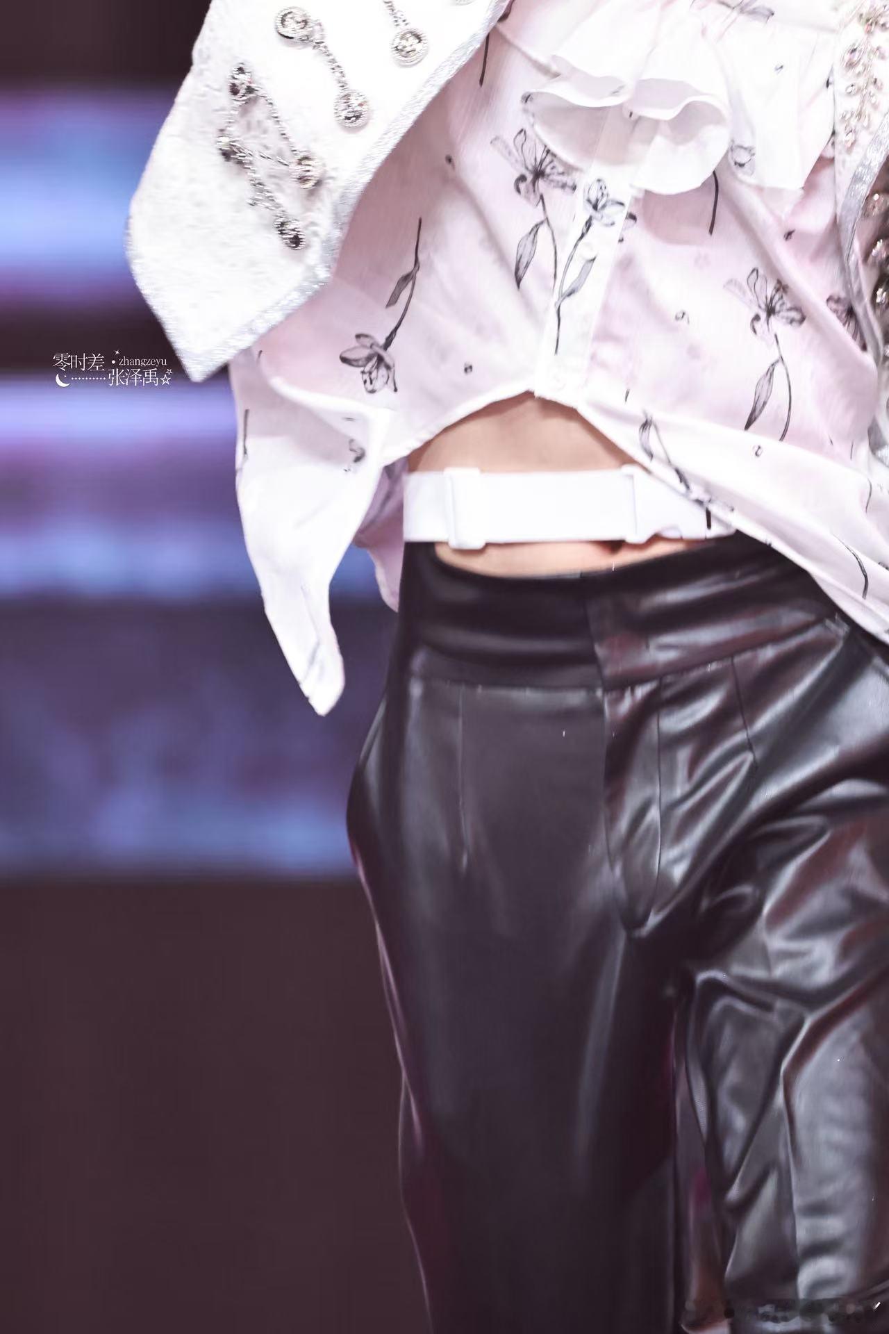 爱上张泽禹就可以猫狗双全 真的会被张泽禹狠狠治愈，时而乖巧黏人像小狗，时而清冷傲