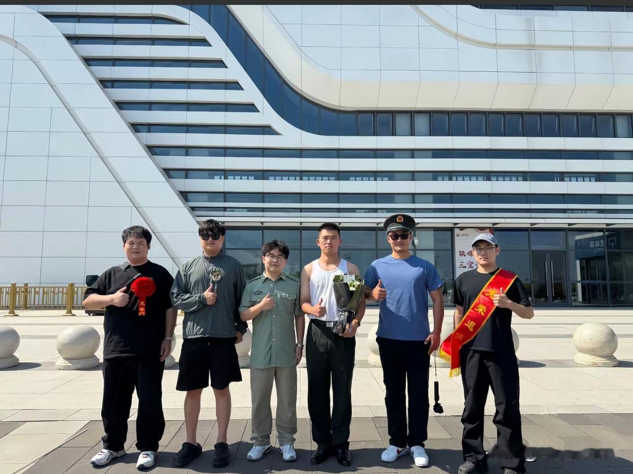 一人当兵退伍，六人光荣[赞]
