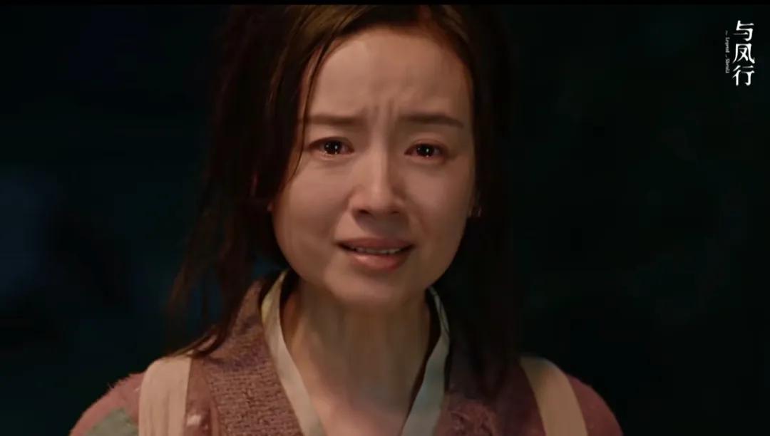 董洁在热播剧《与凤行》里饰演芸娘里的一段哭戏看着好感人，苦等十五年的爱人终于在赵
