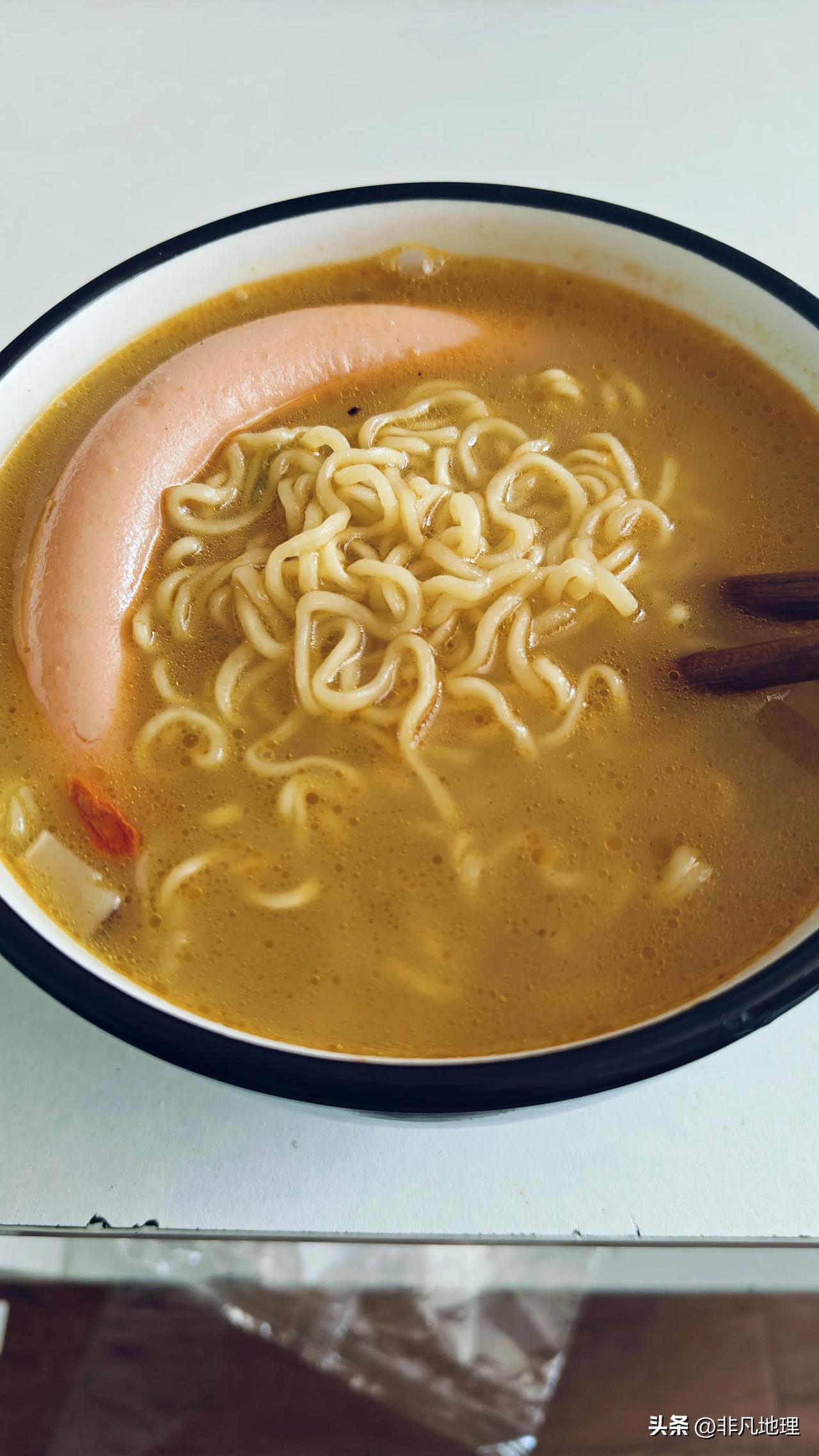 青海第一次做饭，简单煮了一个方便面，感觉没有什么区别！可能也就是水烧开了也没有那