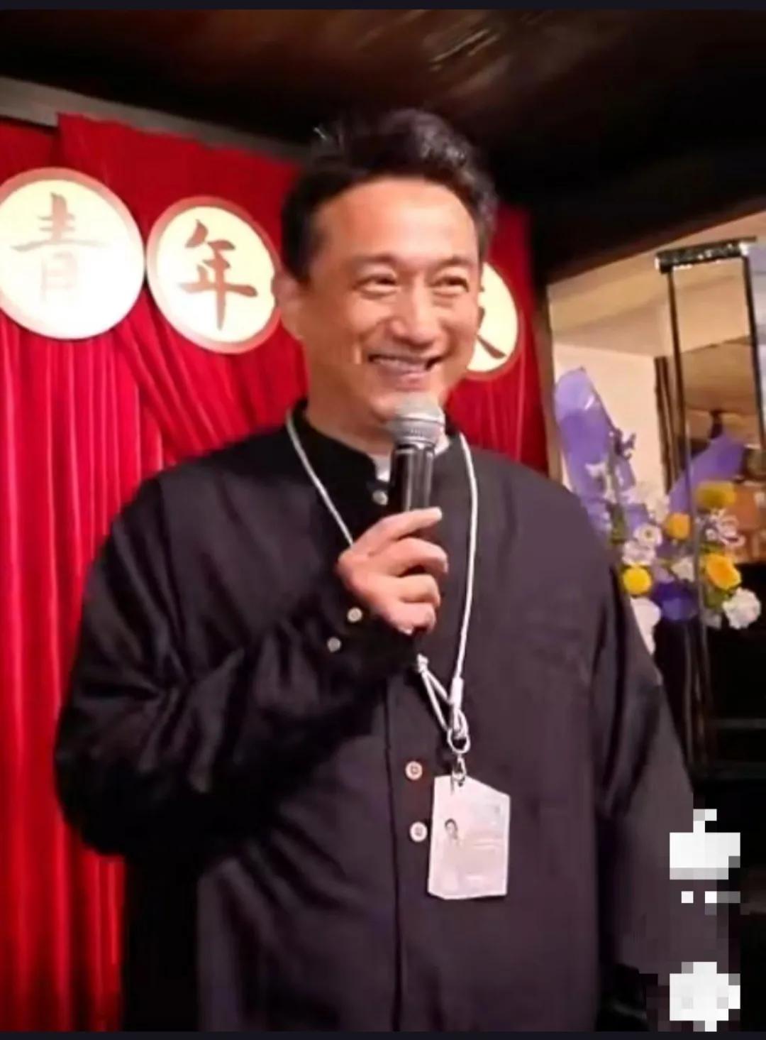 做饭也能上热搜？听说过黄磊老师的厨艺风波吗？近日的一部热搜让大家都笑了！黄磊直接