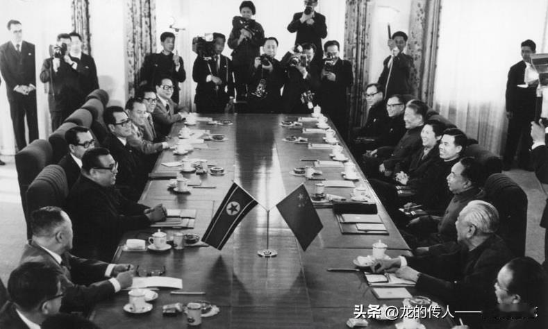 华国锋和朝鲜芳动党中央委员会总书记、朝鲜民主主义人民共和国主席金日成，1978年
