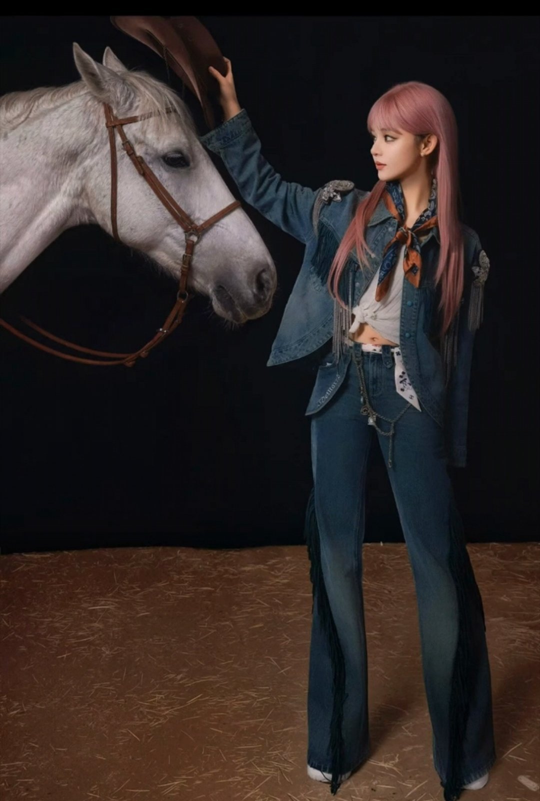 黄霄雲就这么被绑到马年黄霄雲粉发配牛仔帽直接把我帅晕🤠 这波被红绳“绑”到马年