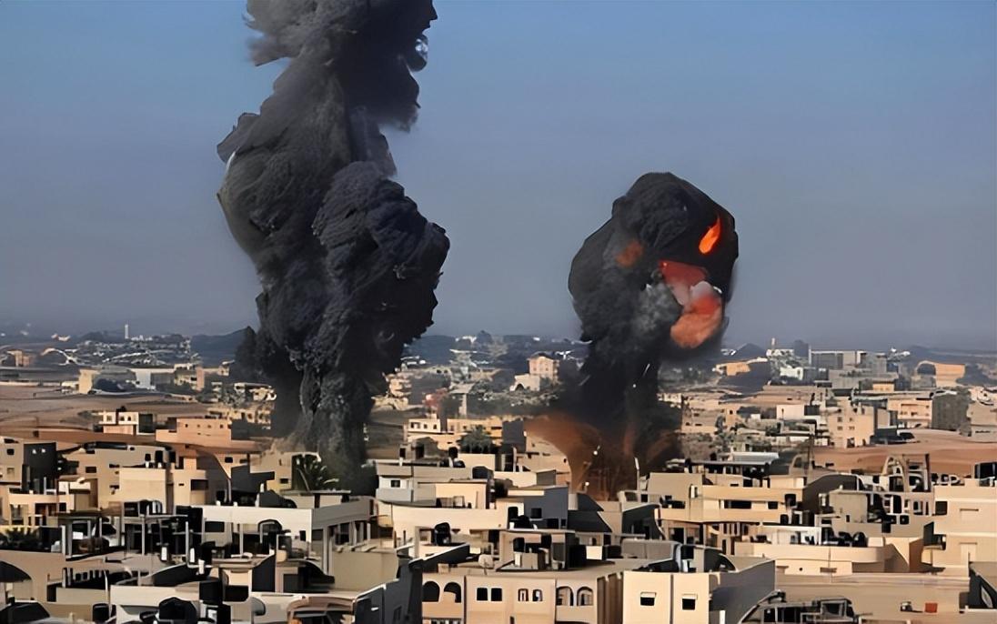 无耻至极！特朗普变脸勒索盟友，5万亿军费强摊22国

特朗普怒斥美国 美伊战事 