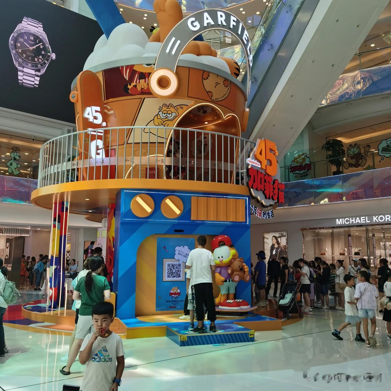  
北京王府井apm商场一层免费看展，加菲猫45周年，一只猫的生活，室内展览时间