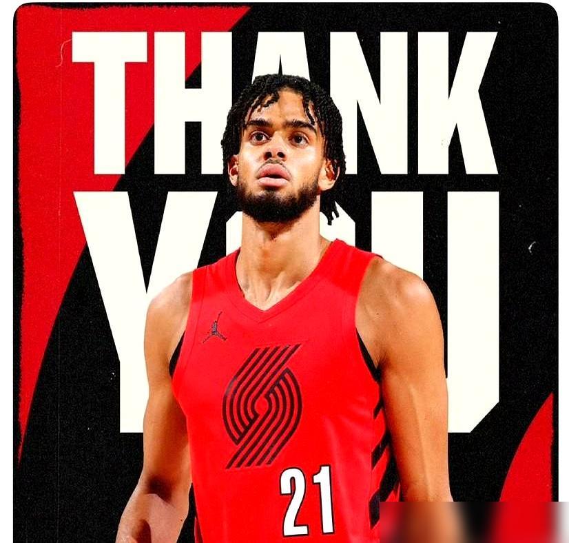 1.5亿合同，场均2.2分，杨瀚森这杯子有点烫手。
这边刚把人下放到发展联盟，