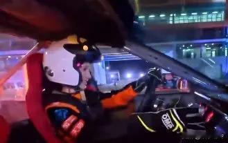 车祸是小狗造成的，顶包是助理自作主张的，责任是自己主动又积极承担的，金晨这事堪称