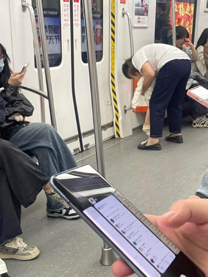 爱站地铁门边的人心醉了[哆啦A梦害怕] ​​​