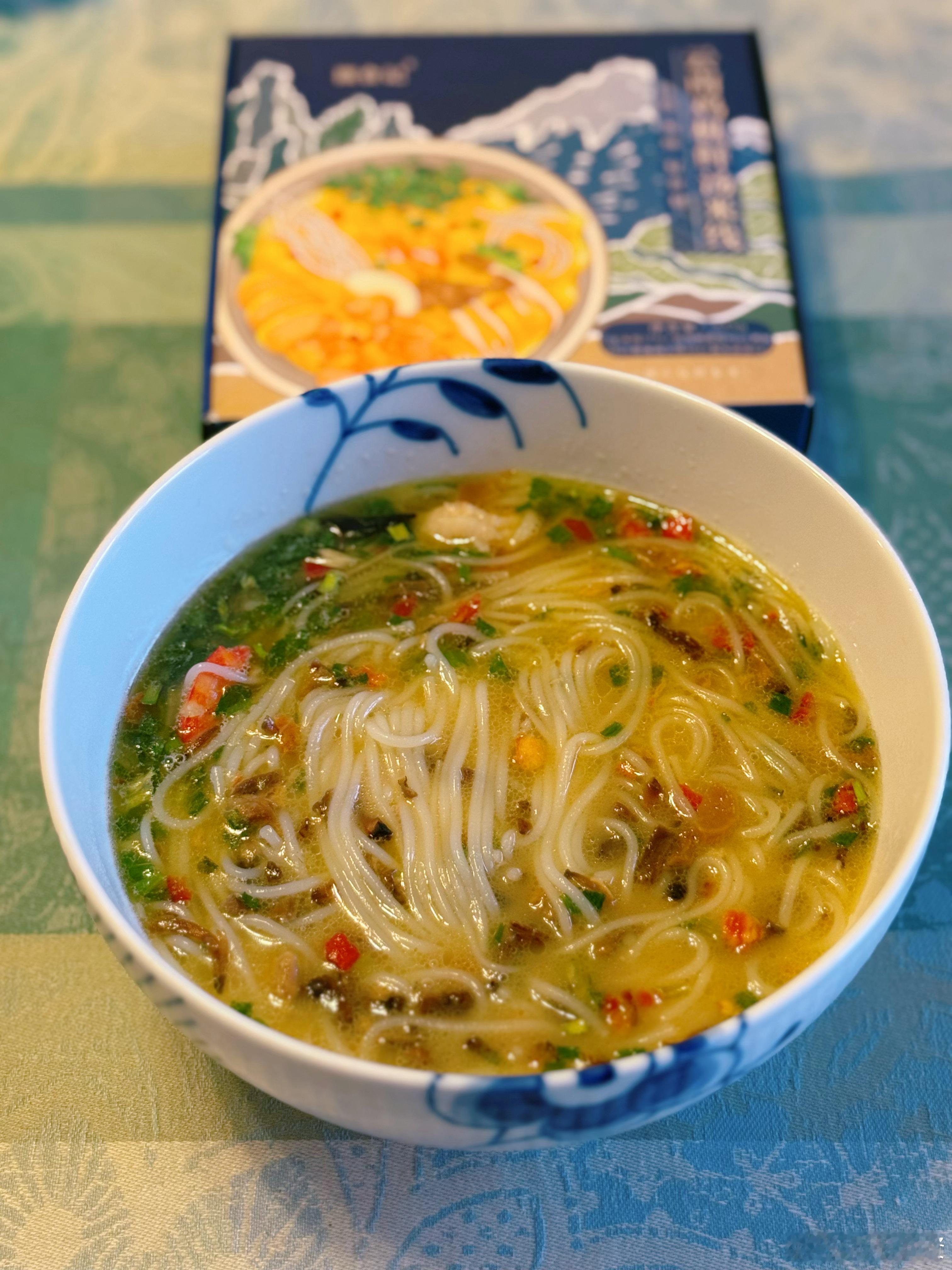 国内买的这个云南鸡枞鲜汤米线真的好吃😋🍜后悔买少了