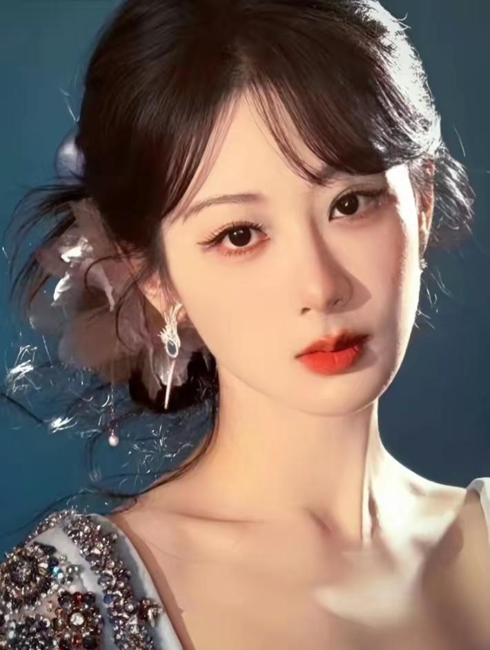 今天饭局，一位刚离职的艺人总监喝多了说：“欢瑞这次，怕是真要成空壳了。”
我无法