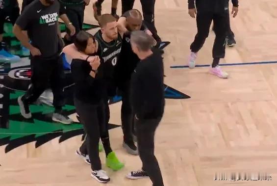 迪文：常规赛82场，季后赛3场报销。
杜兰特：常规赛78场，季后赛受伤。
下赛季