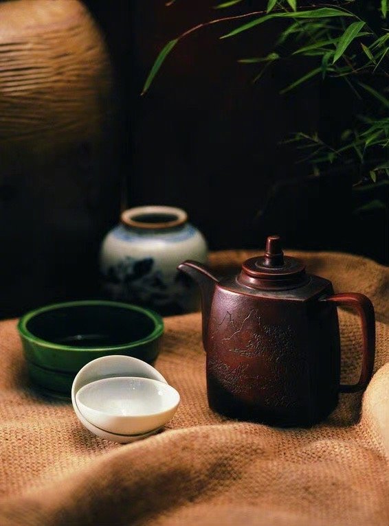 人生似水岂无涯，浮云吹作雪，世味煮成茶。——  白落梅 
