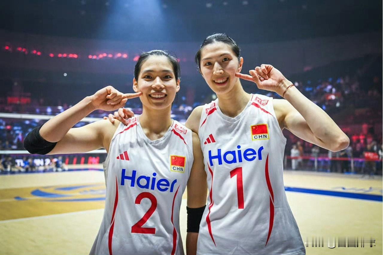 吴梦洁庄宇珊各得21分，两大主攻拼尽全力，中国女排2比3惜败泰国女排，无缘直通洛