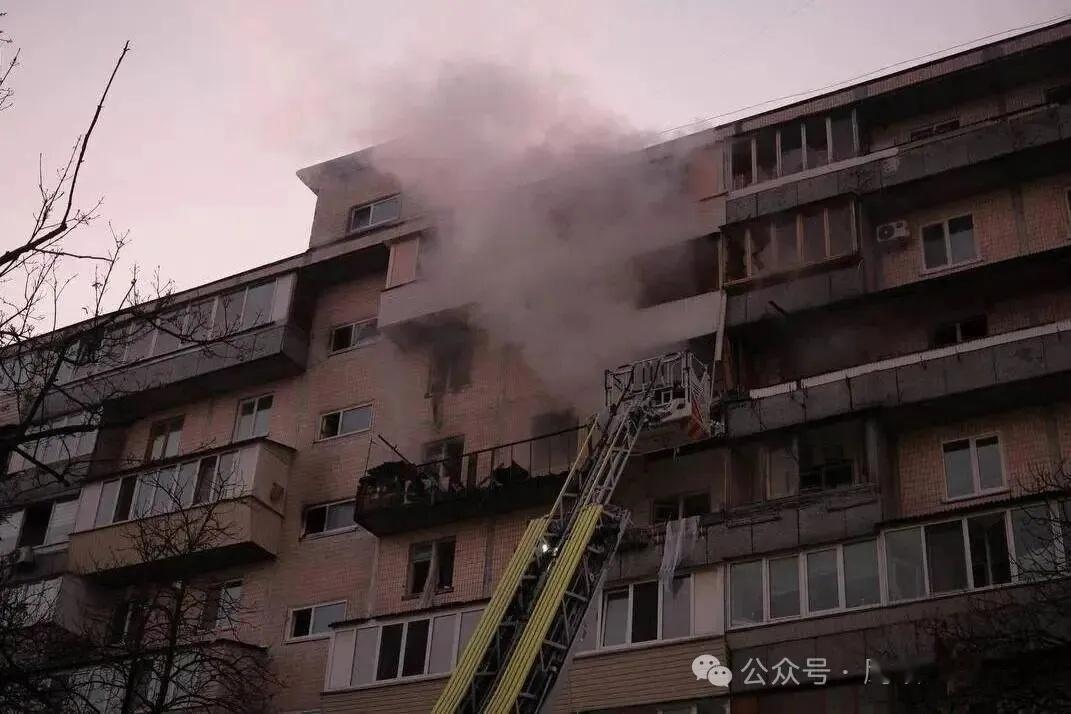 在本次空袭中，1枚“伊斯坎德尔-M”弹道导弹的碎片损坏了阿塞拜疆驻基辅大使馆，阿