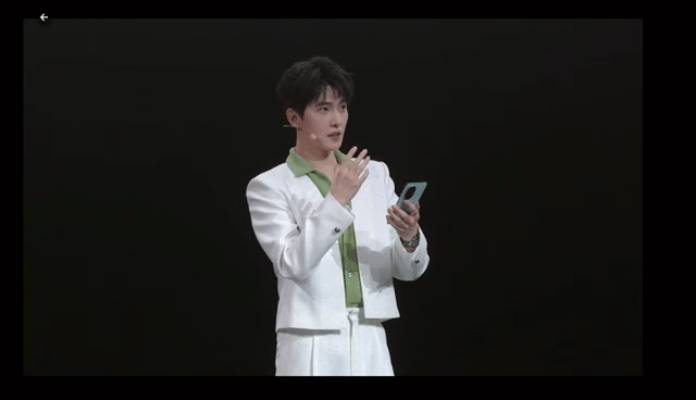 #杨洋急出表情包# 杨洋今天的现场状态真好！直播特写镜头真的好帅气的一张脸。话说