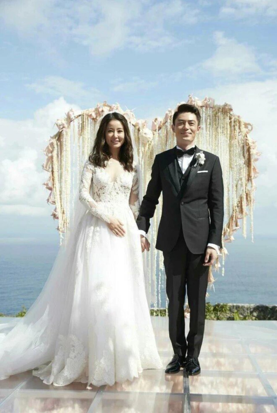 为什么女明星的婚纱没有重工 ​​​