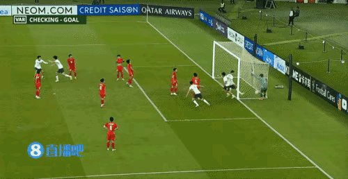 处罚来了，拳击击倒拜合拉木的越南后卫处罚来了！
今天亚足联开出一记罚单，越南后卫