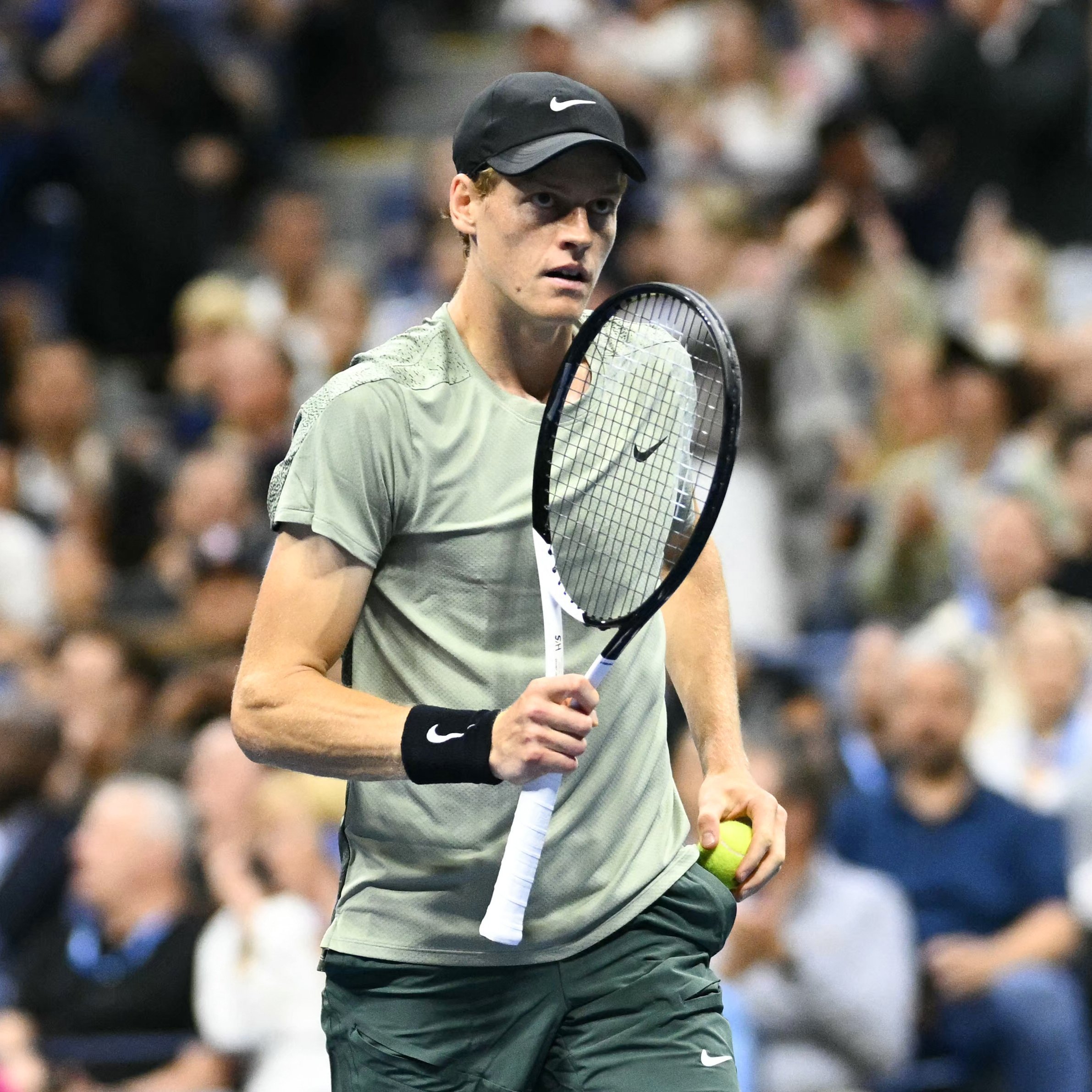 #美网2024# 美网男单第四轮最后一场，世界第一辛纳直落三盘以7-6(3)/7