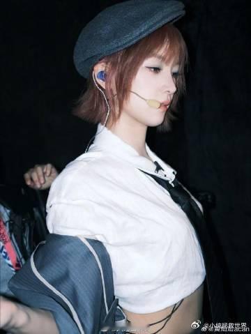 黄灿灿一公造型 黄灿灿一公造型上线，复古又可爱，元气爆棚，瞬间成为舞台上的焦点，