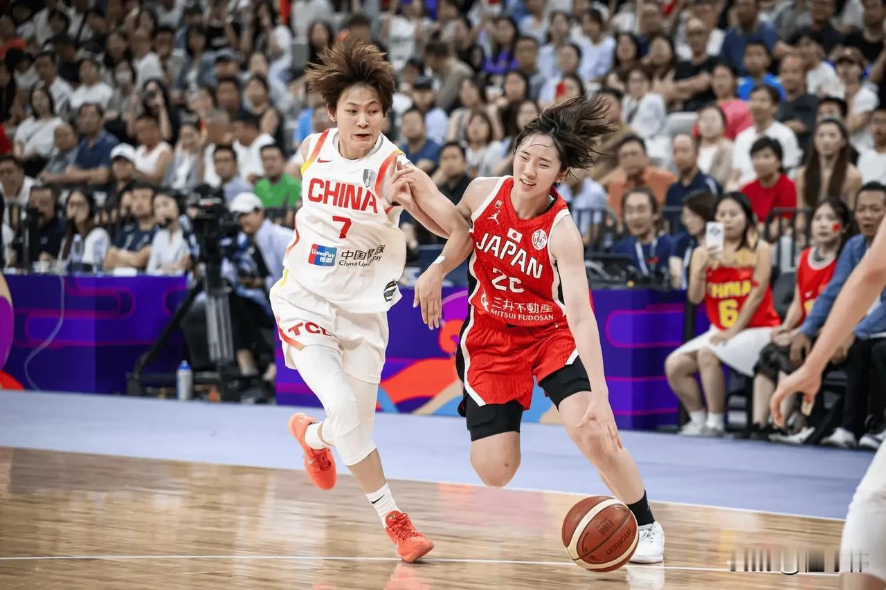 输了！没想到啊，中国女篮在亚洲杯半决赛输给了日本女篮，无缘决赛！

今天日本女篮