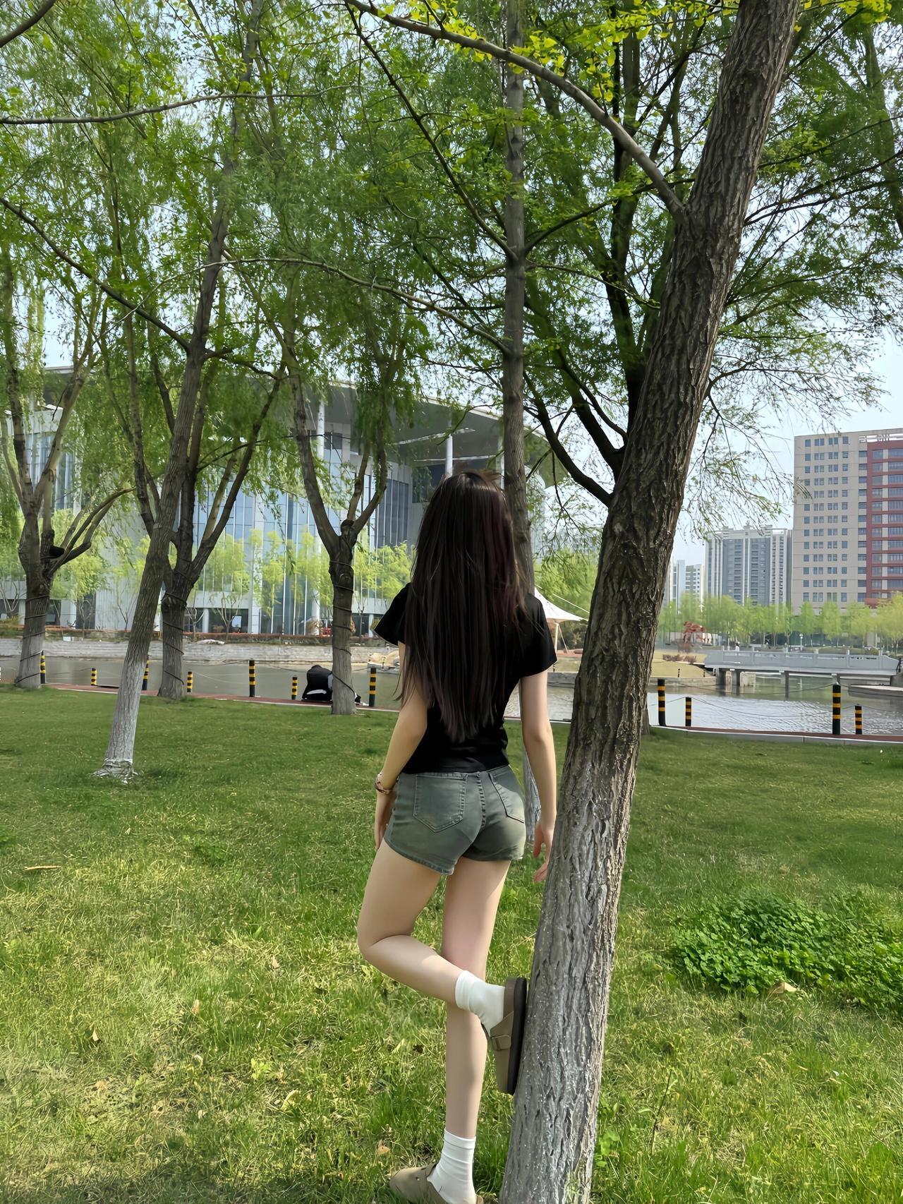 现实就是这样的。
当你没有价值了，
身边人自然就散了。
就像傍晚菜市场收摊，
没