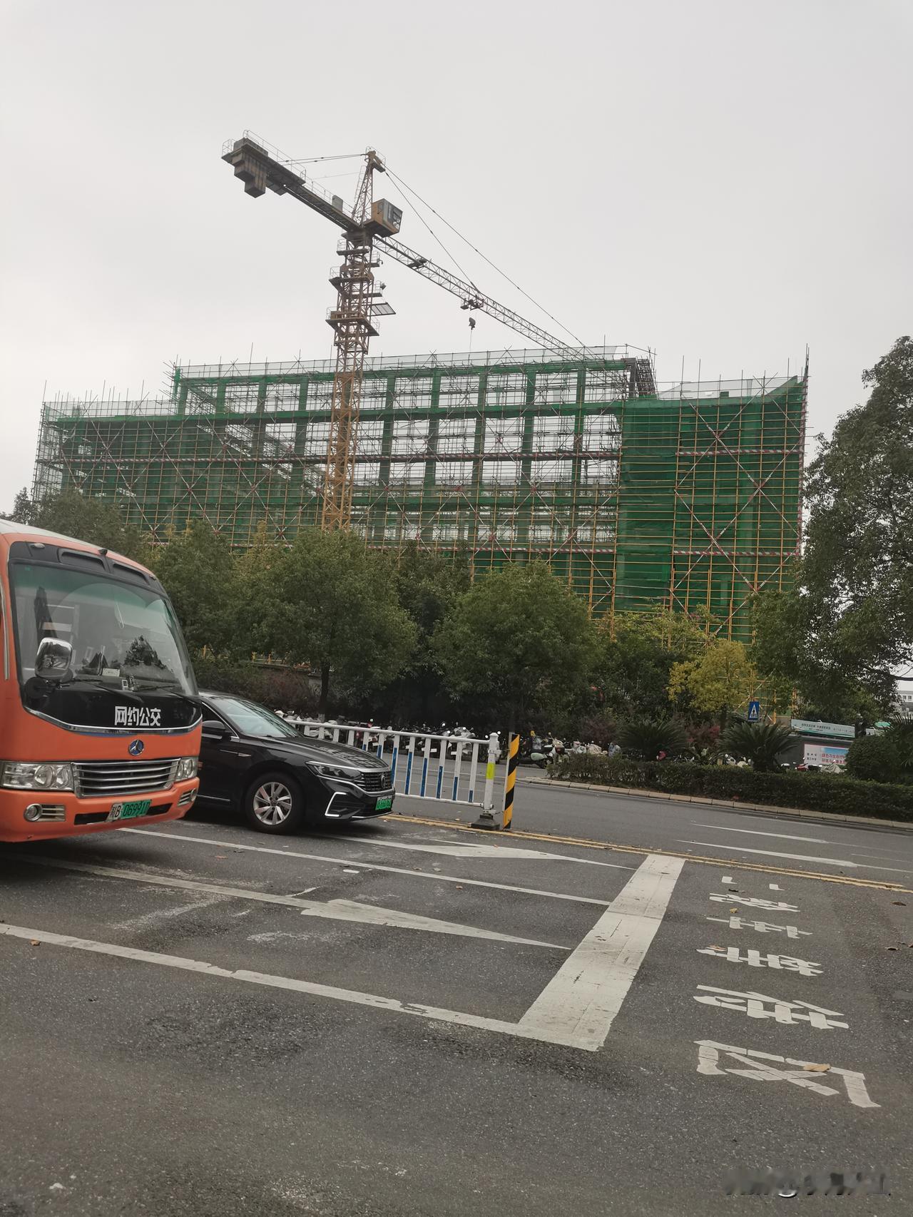 赣州三中的体育馆今年能不能建成呢？