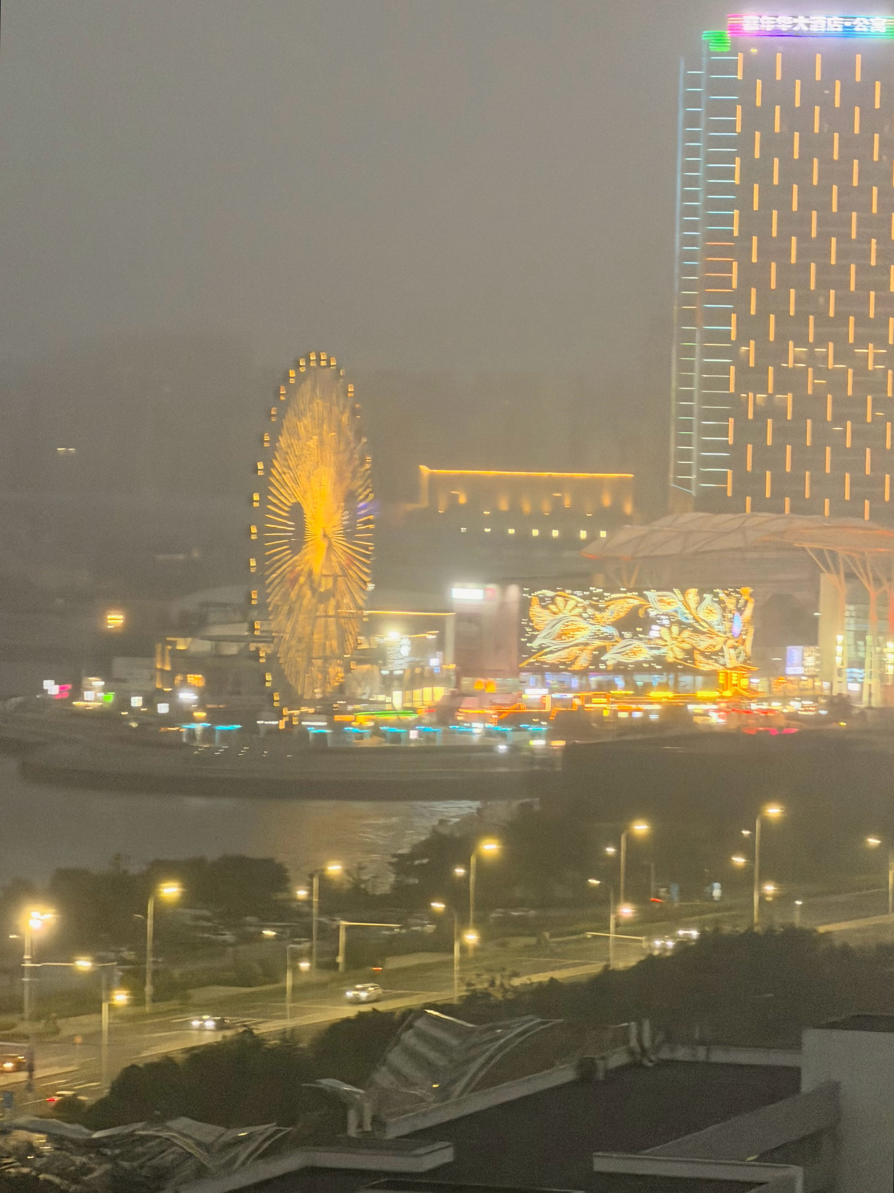 摩天轮好像缺少对台风的基本敬畏 青岛