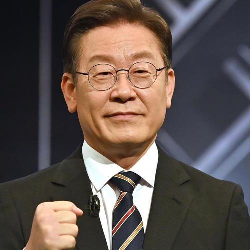 为了石油，为了生存，韩国总统李在明顾不上特朗普的面子了，4月14日，宣布向黎巴嫩