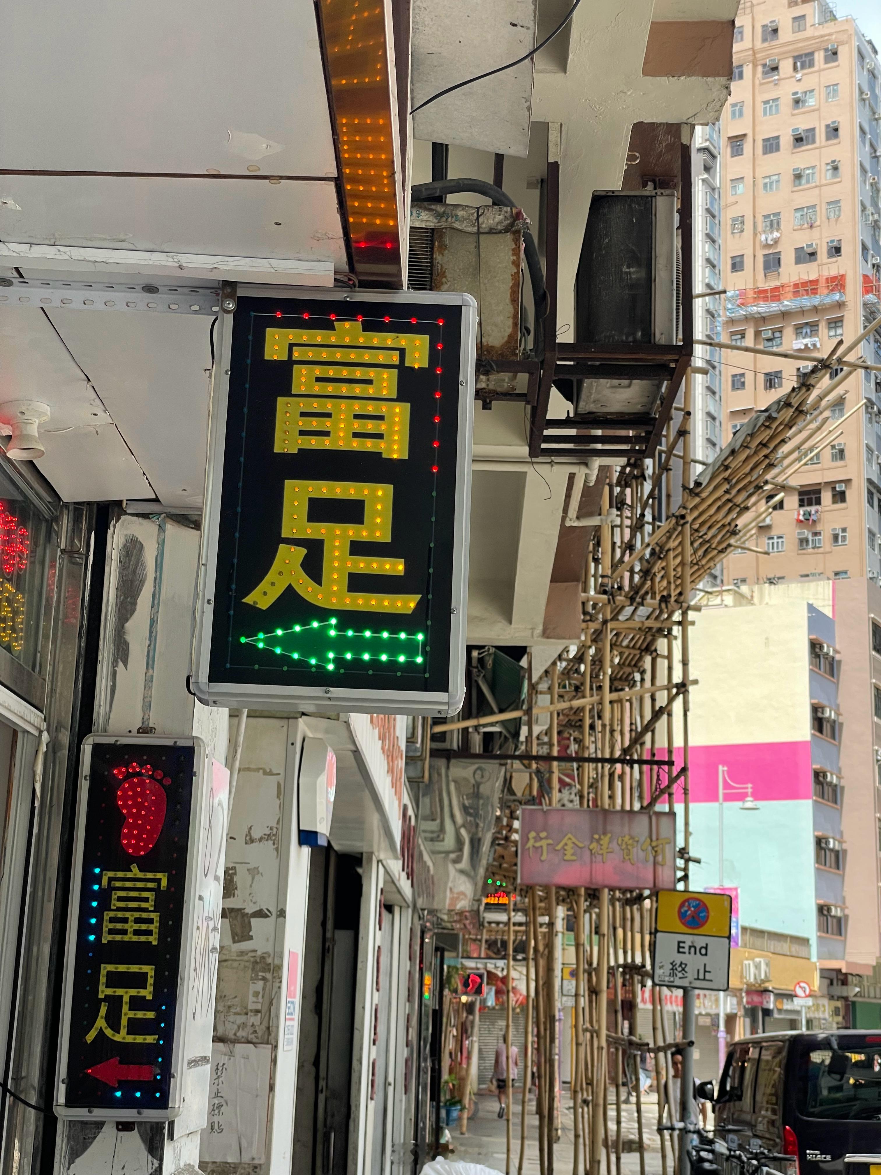 如果说 你曾苦过我的甜我愿活成你的愿愿不枉啊 愿勇往啊这盛世每一天山河无恙 烟火