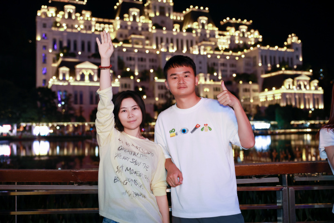 探索贵阳花果园，发现新兴产业的无限可能。只需二十元，即刻享受专业拍摄与即时修图服