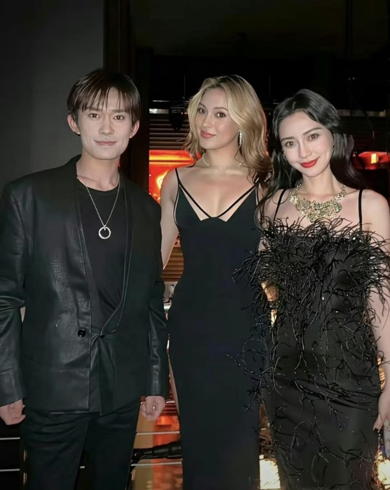 易烊千玺与谷爱凌、Angelababy同框，2023年4月底，三人在纽约的一张合