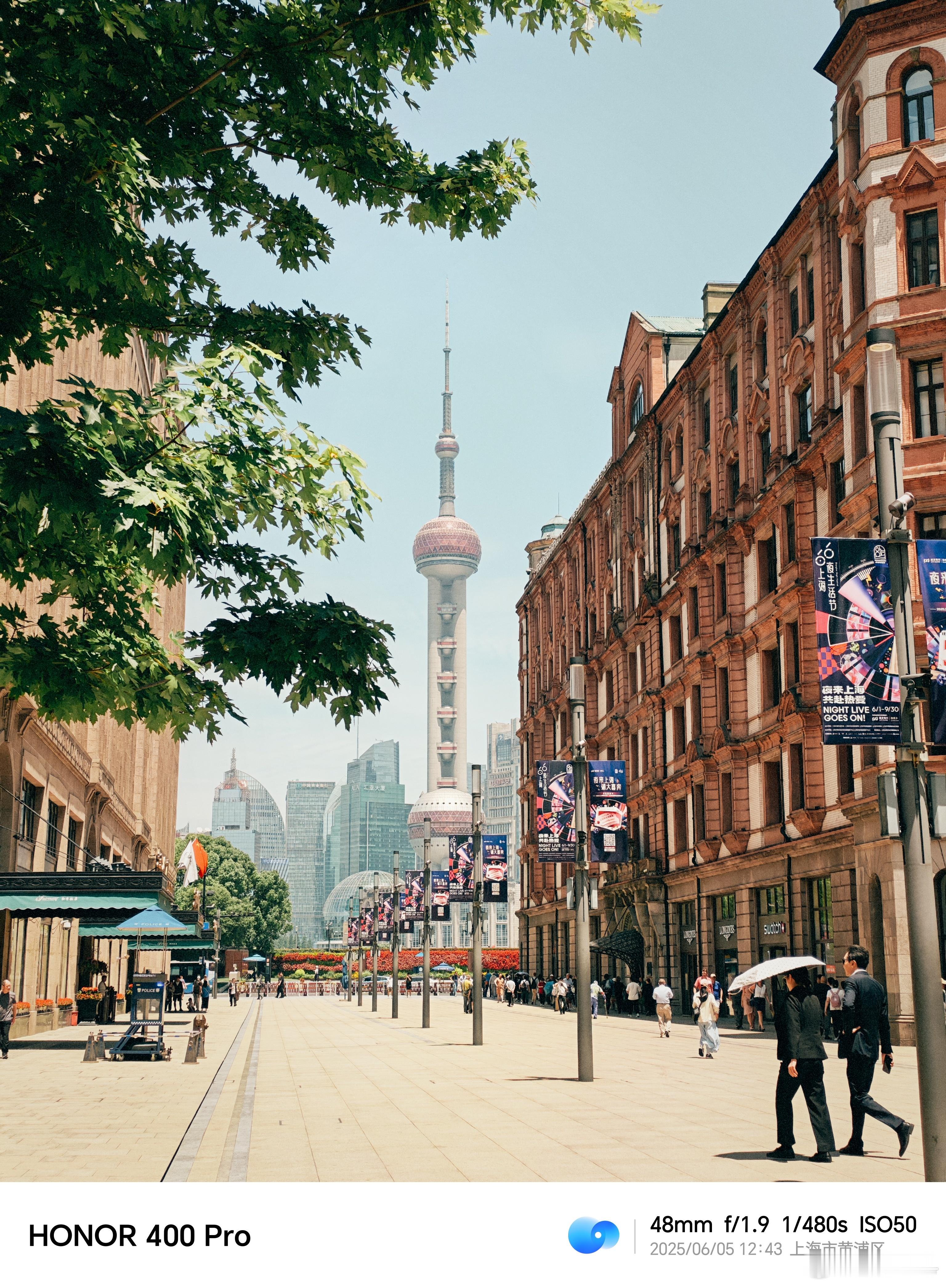 第一次去和平饭店参加活动我还在想，咱是带着什么手机去呢……正好听很多人说想看一看