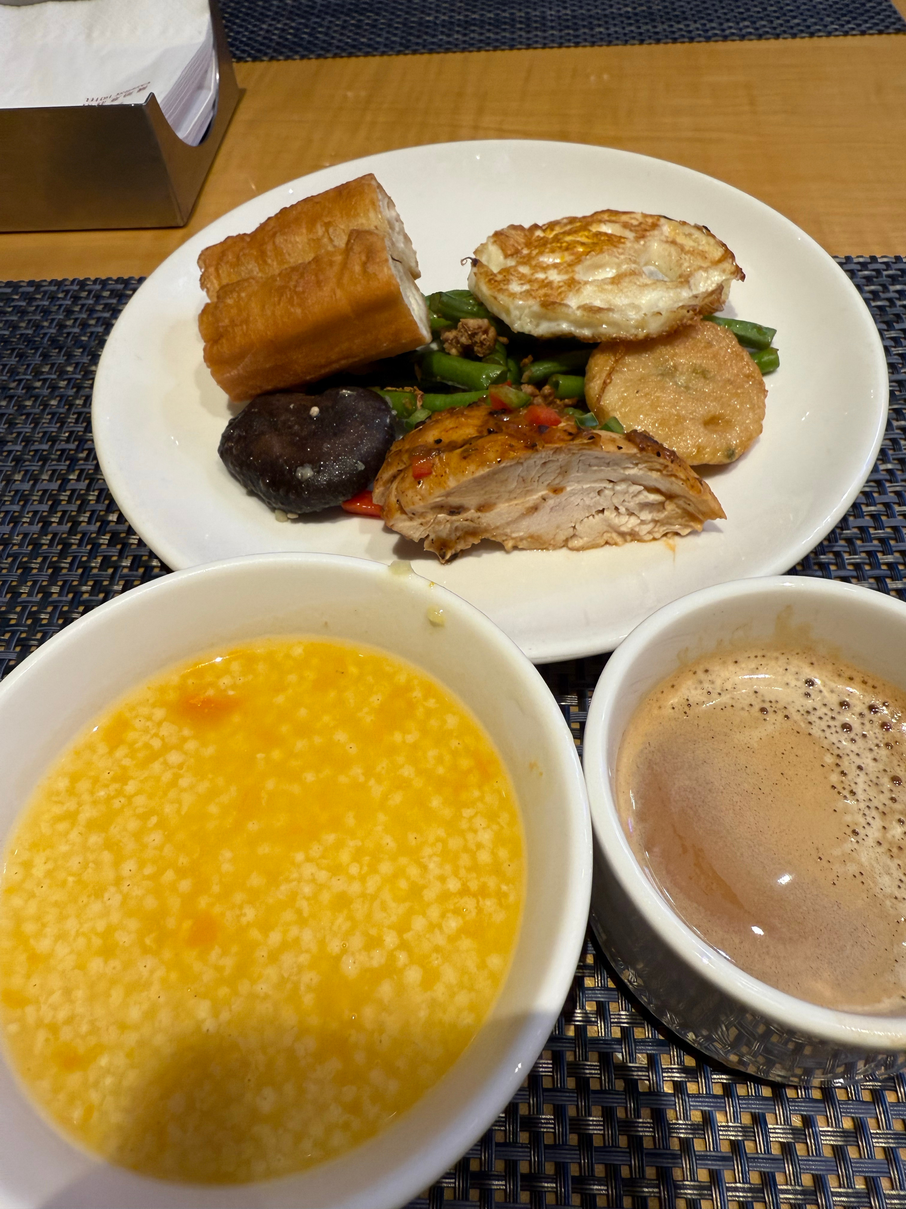 赶早班飞机✈️困🥱  
