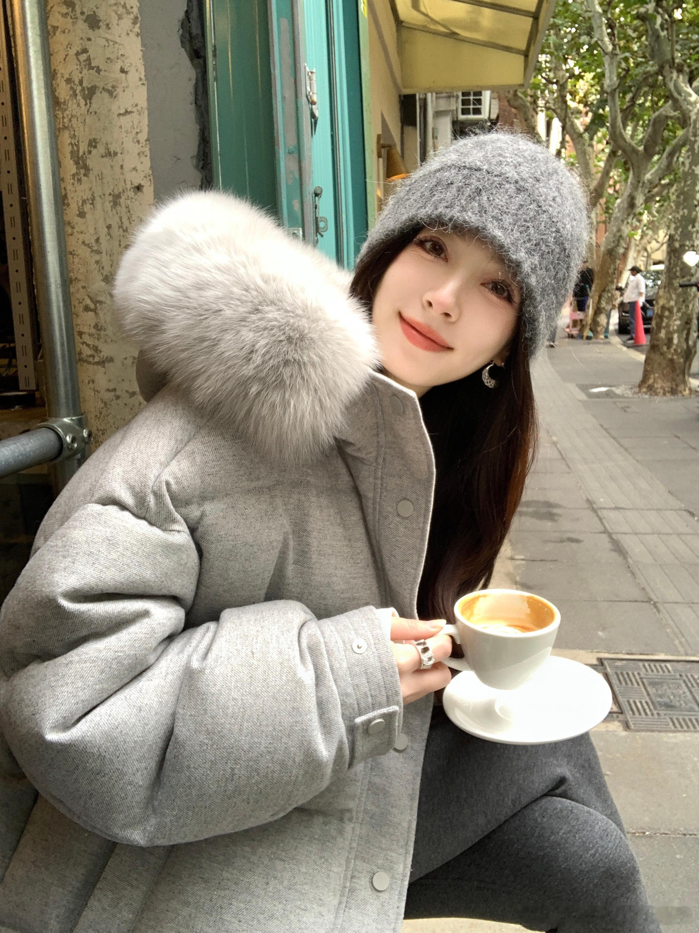 喝了小狗“做”的咖啡打卡了刘亦菲同款漂亮饭，满足！往我日渐大起来的肚子加了一块披