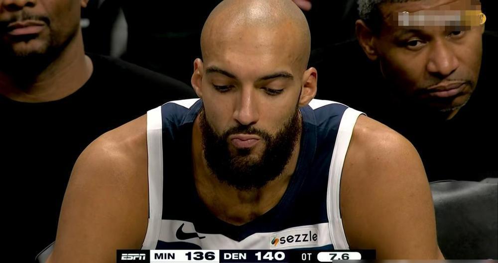 戈贝尔圣诞夜被弃用！4100万先生加时赛竟成看客？
这就是NBA的残酷真相。
森