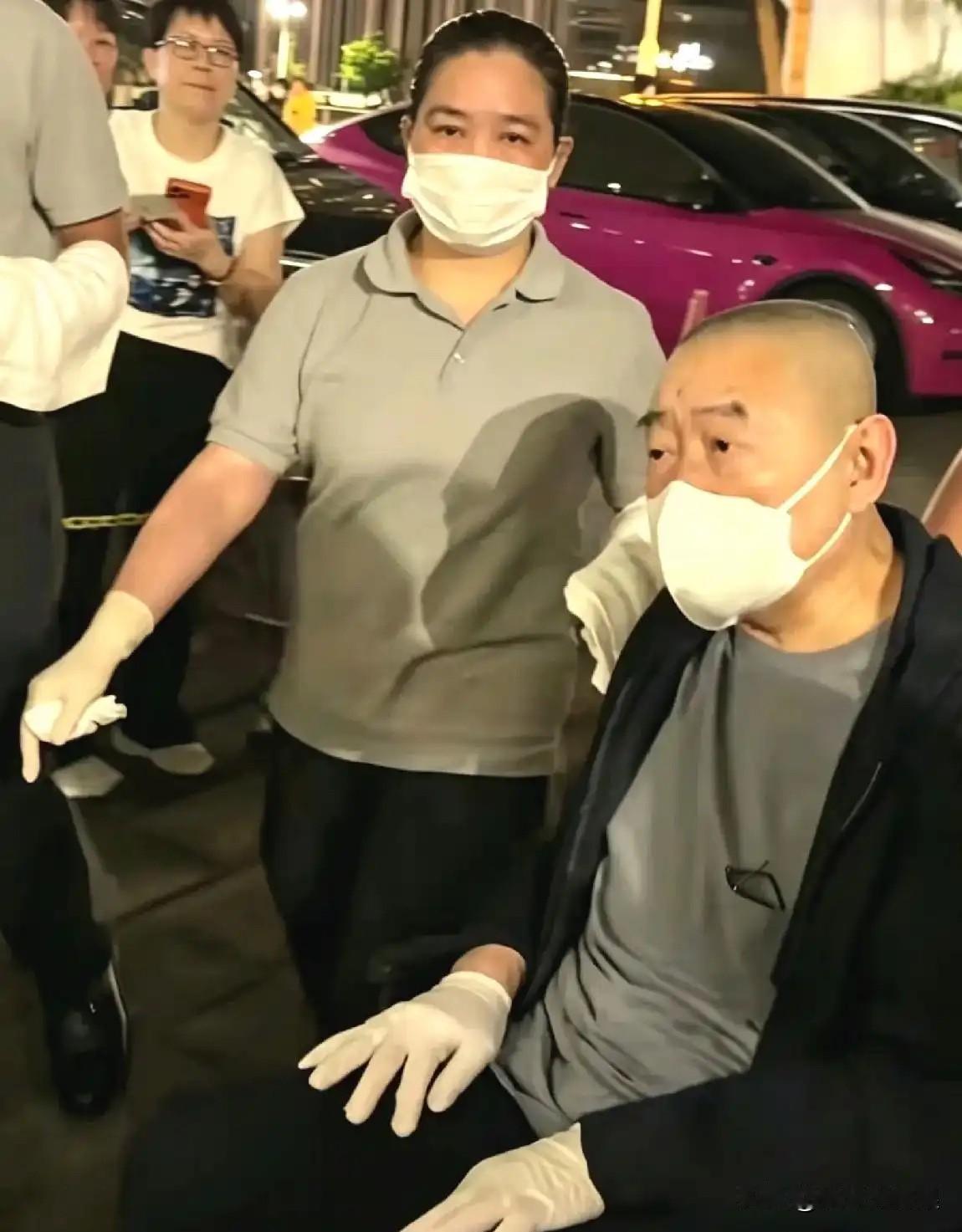 75岁的刘銮雄身子骨确实没有王石的好！

王石好就好在他没有什么基础疾病，而且也