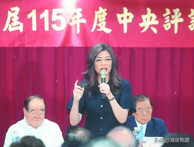 国民党全代会刚落幕，中评委韦伯韬随即提出“本党如何论述统一议题”，不仅要求党中央