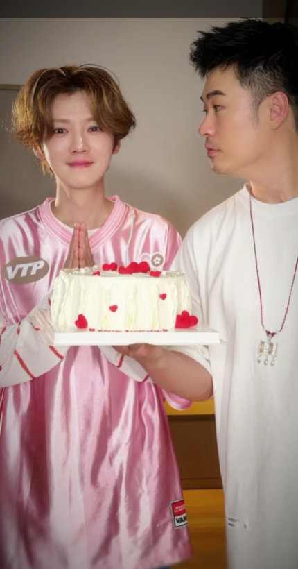 陈赫晒照为鹿晗庆生陈赫卡点发视频为鹿晗庆生陈赫晒照为鹿晗庆生啦！鹿哥生日快乐！鹿