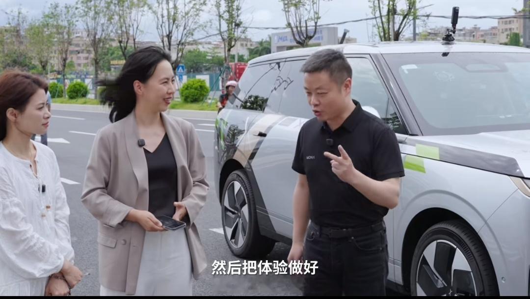 何小鹏完成Robotaxi第一单小鹏这进度有点猛！8个月直接把Robotaxi全